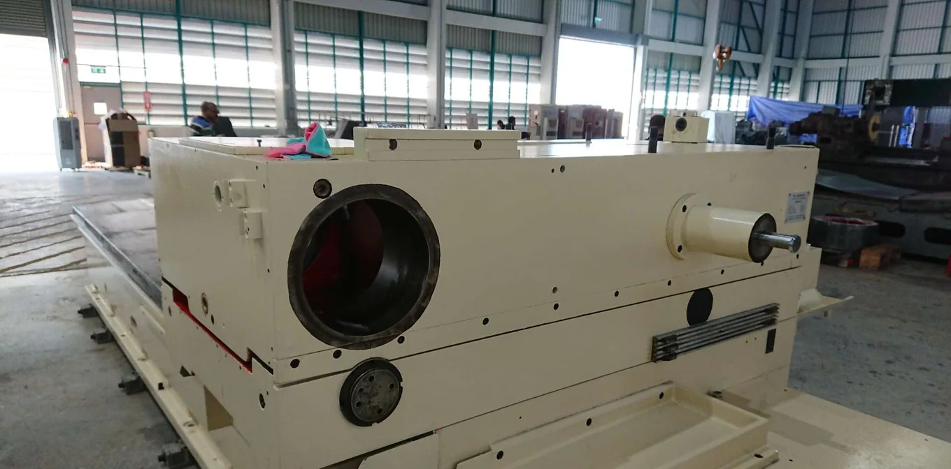 Heavy machine tool workshop